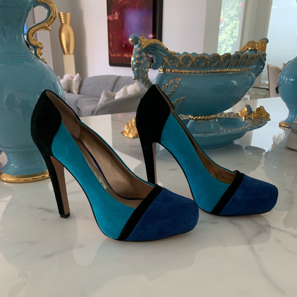 💙🖤👠 Multi colored suede pumps!😍😍